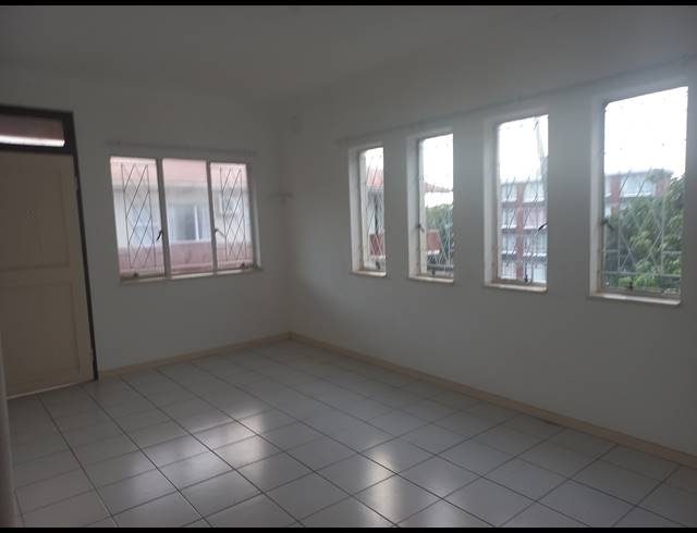 1 BEDROOM FLAT TO LET IN ESSENWOOD